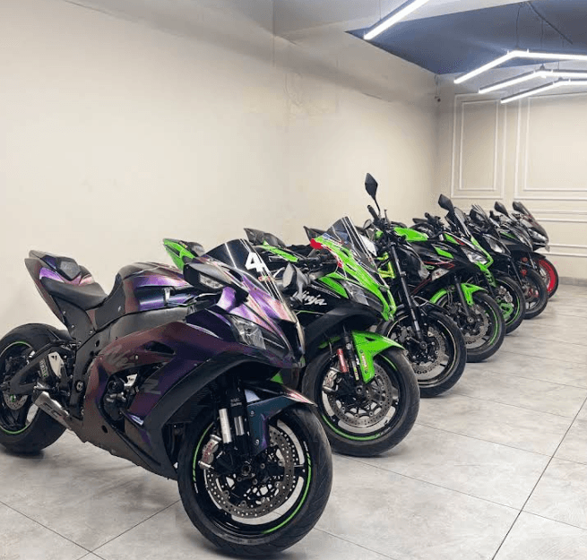 Roaring Machines Showroom